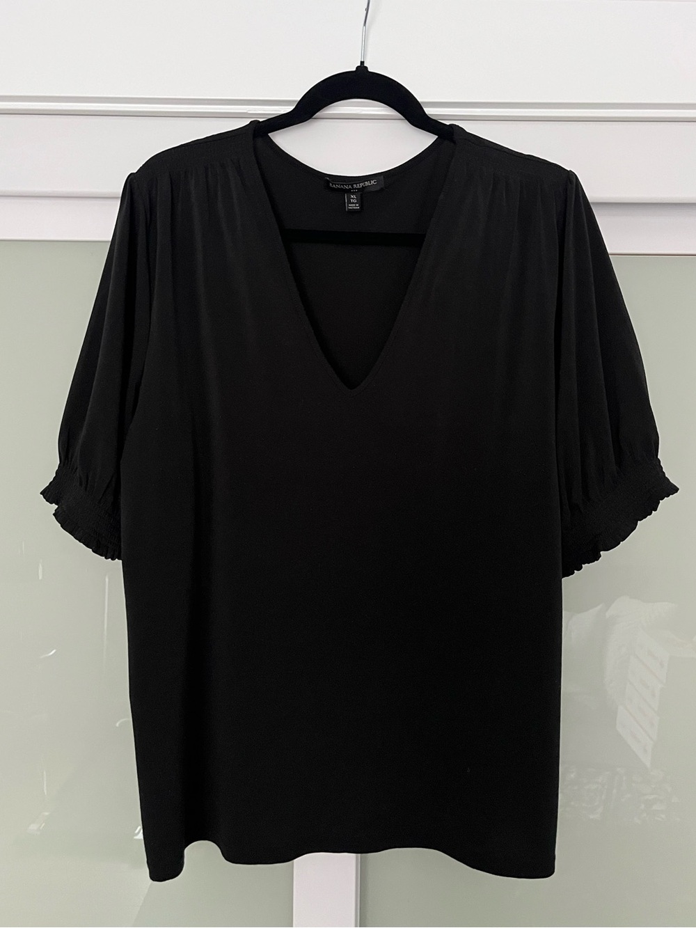 Banana Republic Black V-Neck Puff Sleeve Blouse